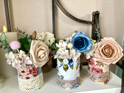 キルトセラピー(両面テープを使います) ペン立て&フラワーアレンジ、ファブリックパネル&コースター、レースストール、フラワーコサージュ、布花リース